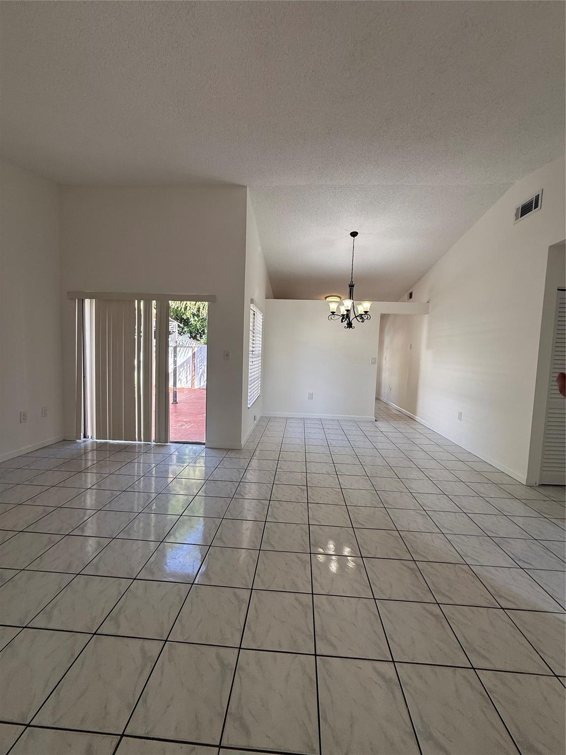 COUNTRY LAKE HOMES - Residential Lease