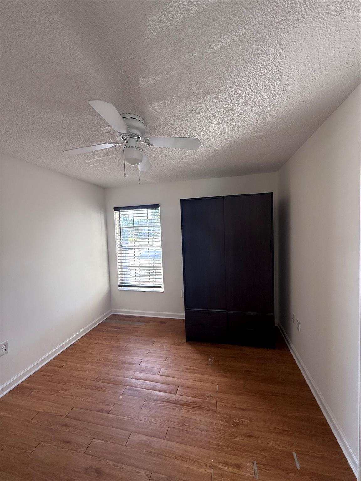 COUNTRY LAKE HOMES - Residential Lease