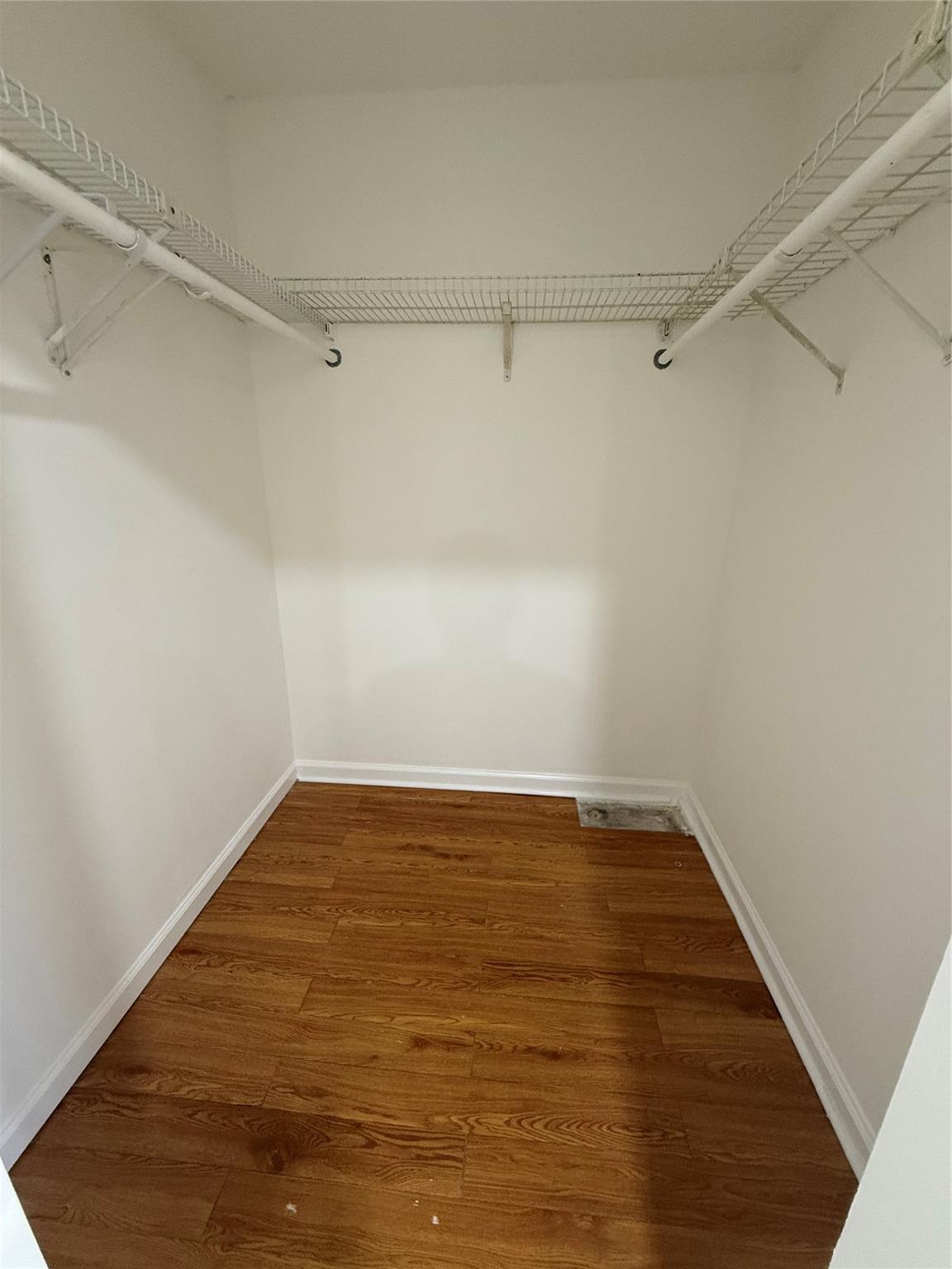 COUNTRY LAKE HOMES - Residential Lease