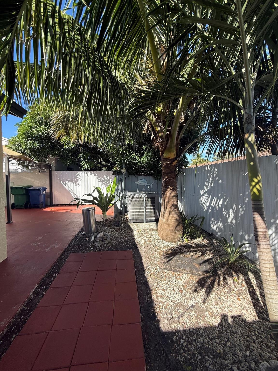 COUNTRY LAKE HOMES - Residential Lease