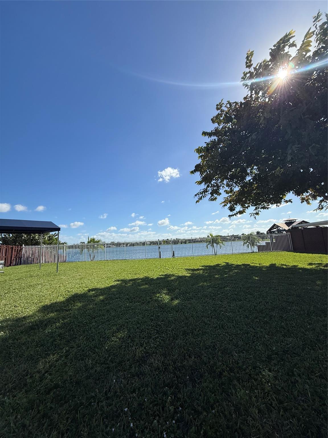 COUNTRY LAKE HOMES - Residential Lease