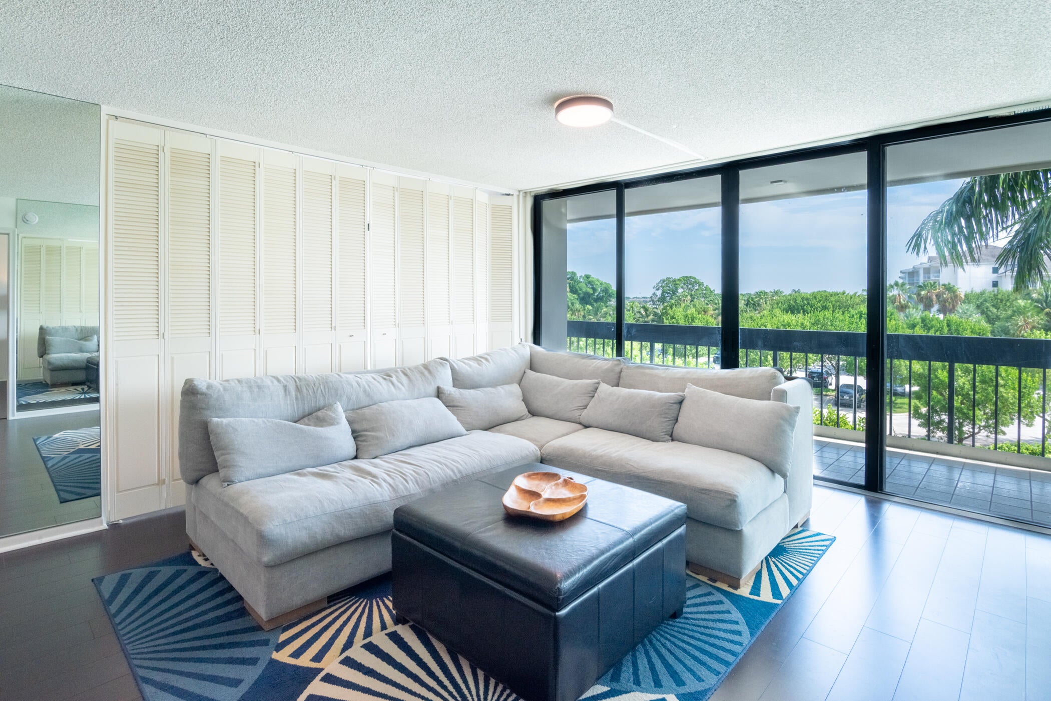 2400 PRESIDENTIAL Way 302, West Palm Beach FL 33401