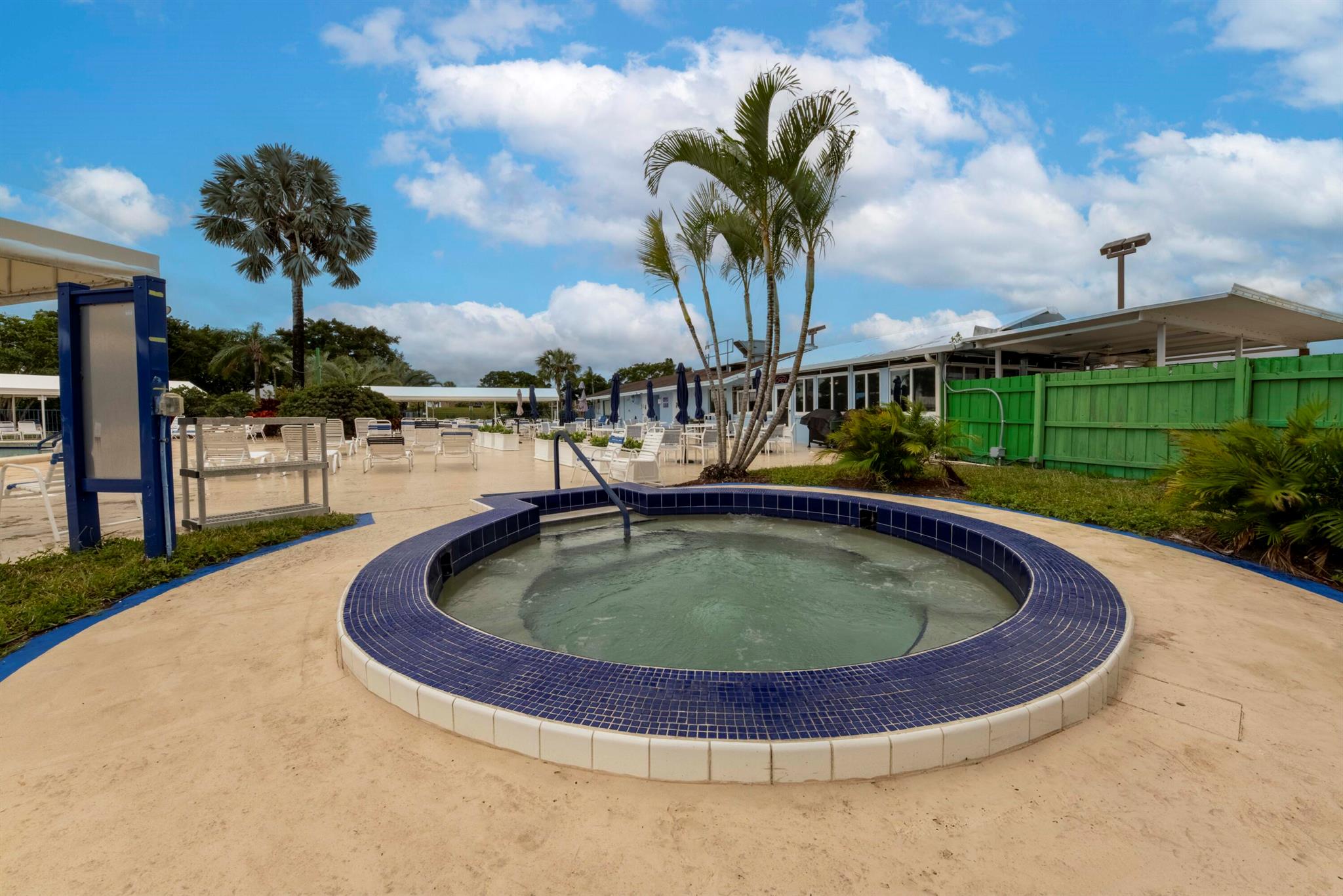 PALM GREENS - Residential