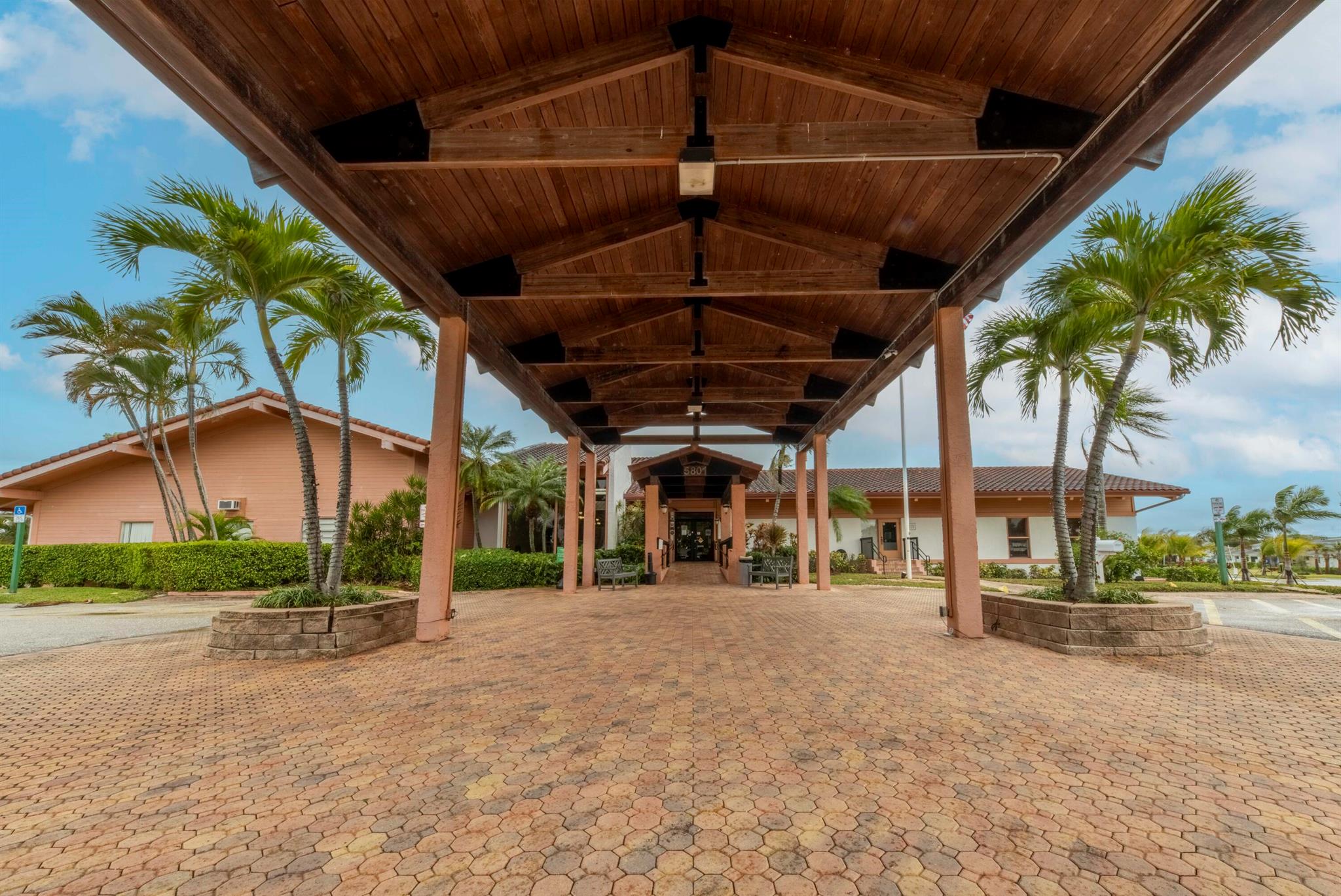 PALM GREENS - Residential