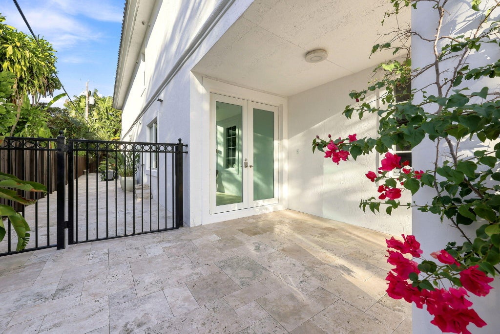 Photo of 1812 NE 26th Avenue, Fort Lauderdale, FL 33305 (MLS # B26055653)