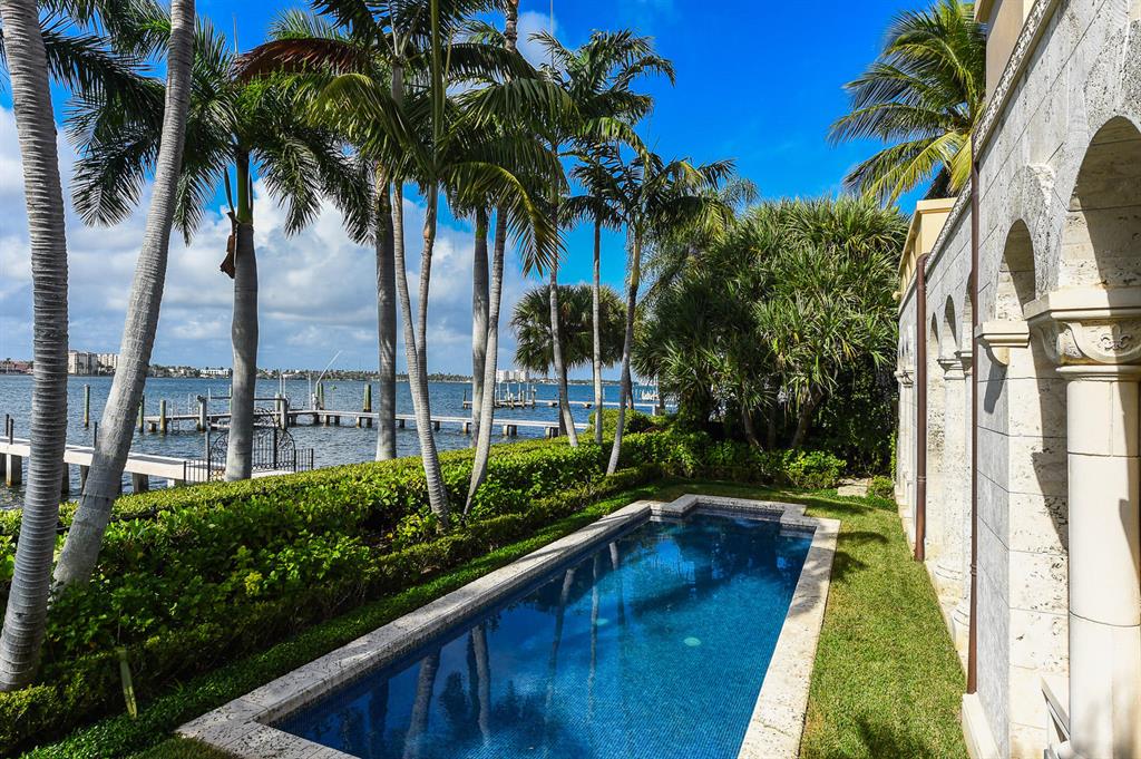 ADAMS CIRCLE - Residential