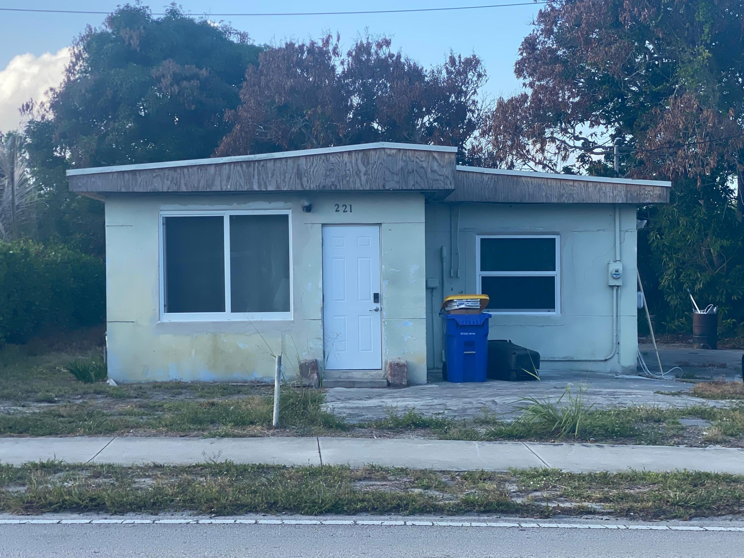 221 NW BAKER Road