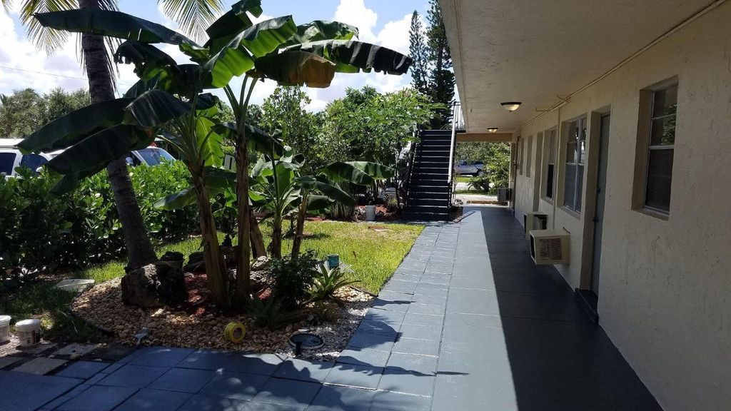 Photo of 620 S Broadway #9, Lantana, FL 33462 (MLS # R11100113)