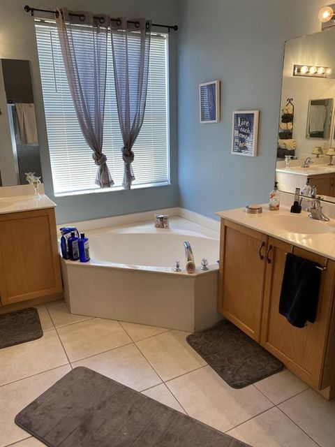 A home in Port Saint Lucie