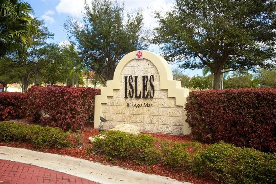 THIS IS A LOVELY 2/2 UPGRADED FIRST FLOOR UNIT IN THE ISLES AT LAGO MAR, VERY CLOSE TO ALL MAJOR HIGHWAYS ALSO HAS POOL, GYM AND CLUB HOUSE. WASHER AND DRYER INSIDE THE UNIT.