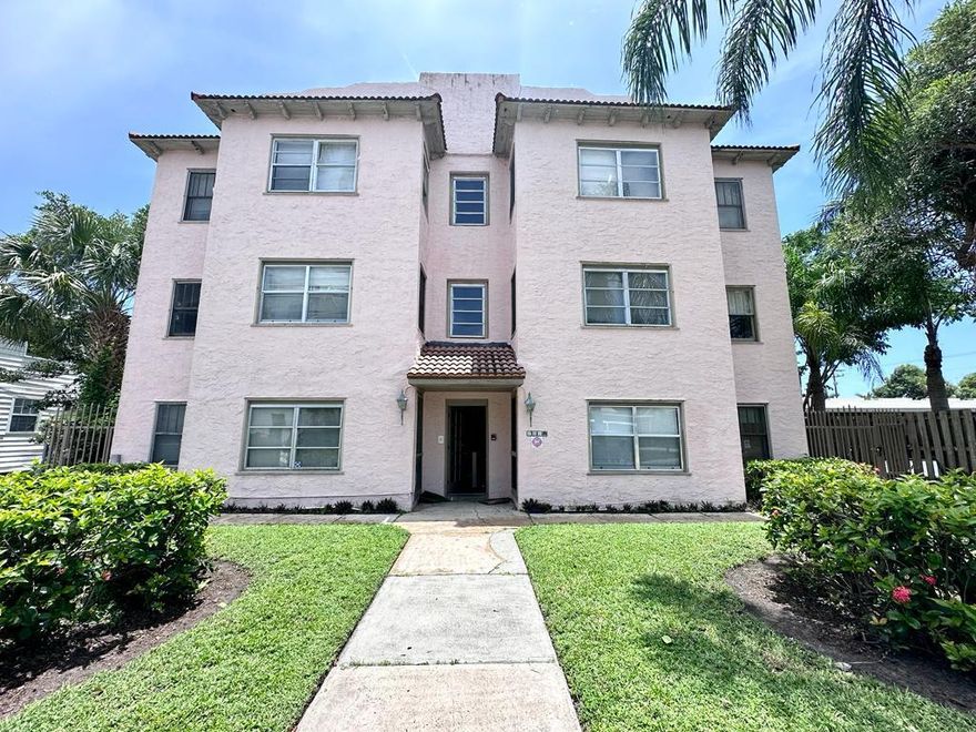 Cozy 1 bed, 1 bath apartment in South Florida. Located on the second floor, this unit offers convenience and privacy. Community laundry facilities available for your convenience.