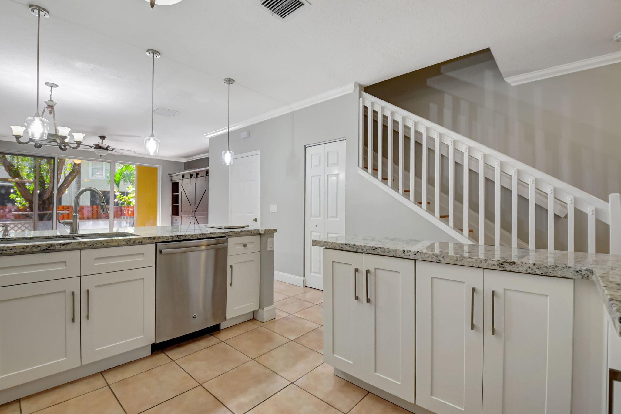 9784 Porta Leona Lane