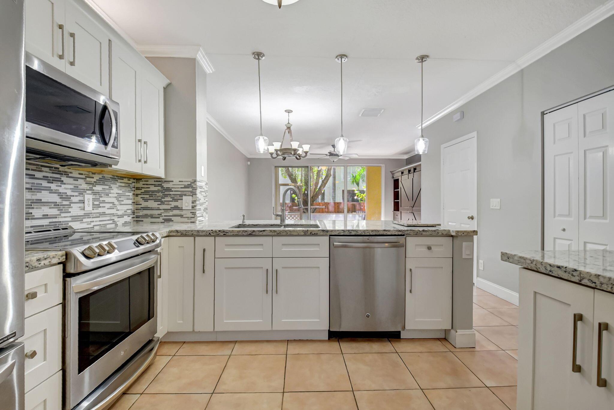 9784 Porta Leona Lane