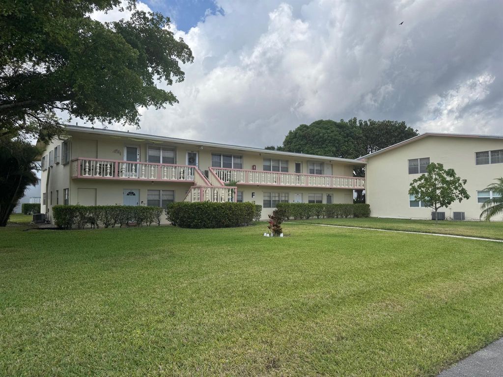 Photo of 122 Easthampton F, West Palm Beach, FL 33417 (MLS # R11082428)