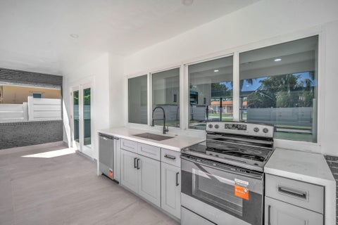 Tiny photo for 5000 ADAMS Street, Hollywood, FL 33021 (MLS # B26088877)