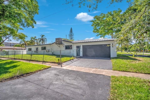 Tiny photo for 5000 ADAMS Street, Hollywood, FL 33021 (MLS # B26088877)