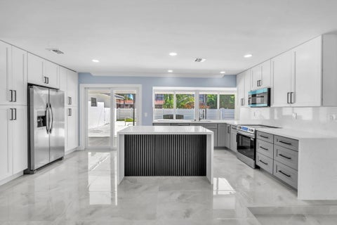 Tiny photo for 5000 ADAMS Street, Hollywood, FL 33021 (MLS # B26088877)