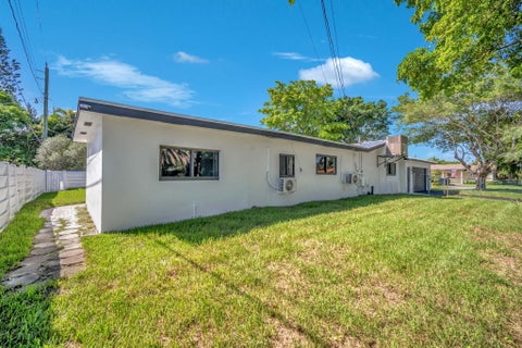 Tiny photo for 5000 ADAMS Street, Hollywood, FL 33021 (MLS # B26088877)