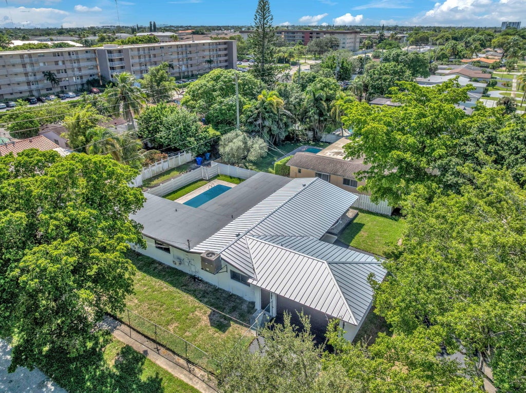 Photo of 5000 ADAMS Street, Hollywood, FL 33021 (MLS # B26088877)