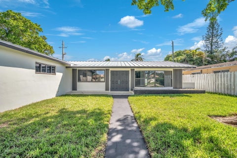 Tiny photo for 5000 ADAMS Street, Hollywood, FL 33021 (MLS # B26088877)