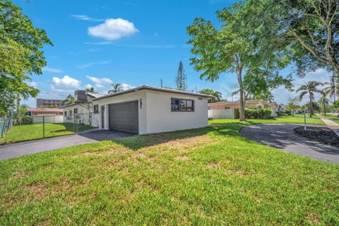 Tiny photo for 5000 ADAMS Street, Hollywood, FL 33021 (MLS # B26088877)