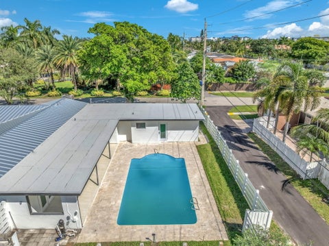 Tiny photo for 5000 ADAMS Street, Hollywood, FL 33021 (MLS # B26088877)