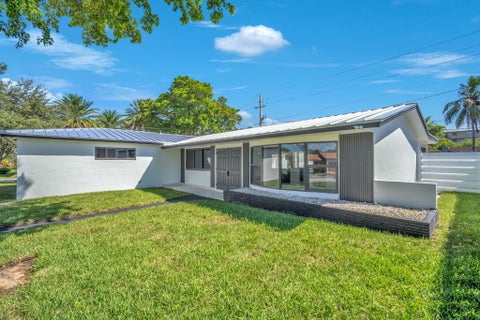 Tiny photo for 5000 ADAMS Street, Hollywood, FL 33021 (MLS # B26088877)