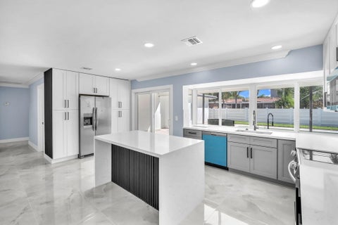 Tiny photo for 5000 ADAMS Street, Hollywood, FL 33021 (MLS # B26088877)