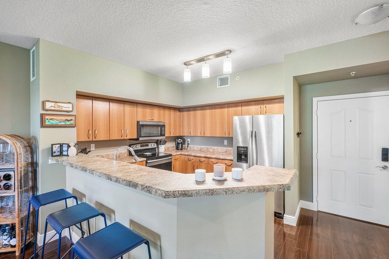 PINEAPPLE GROVE VILLAGE CONDO - Residential