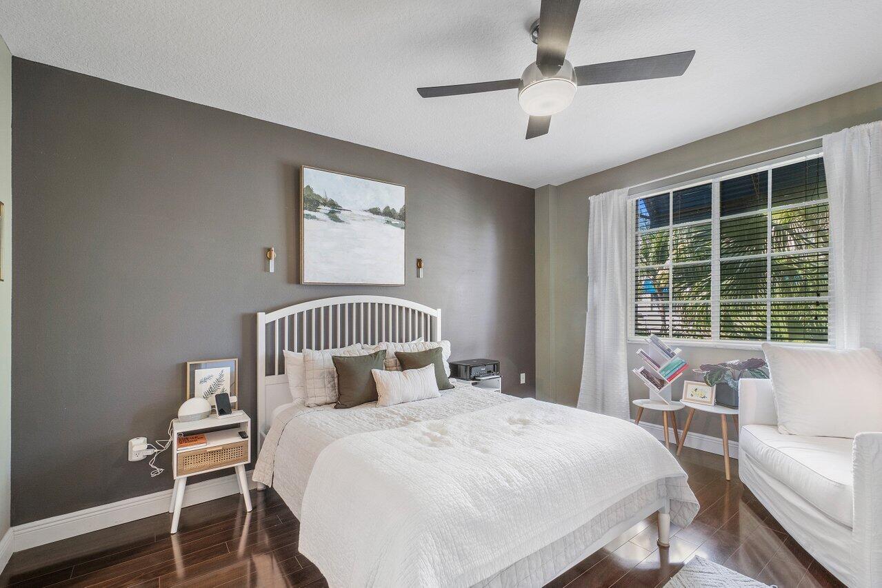 PINEAPPLE GROVE VILLAGE CONDO - Residential