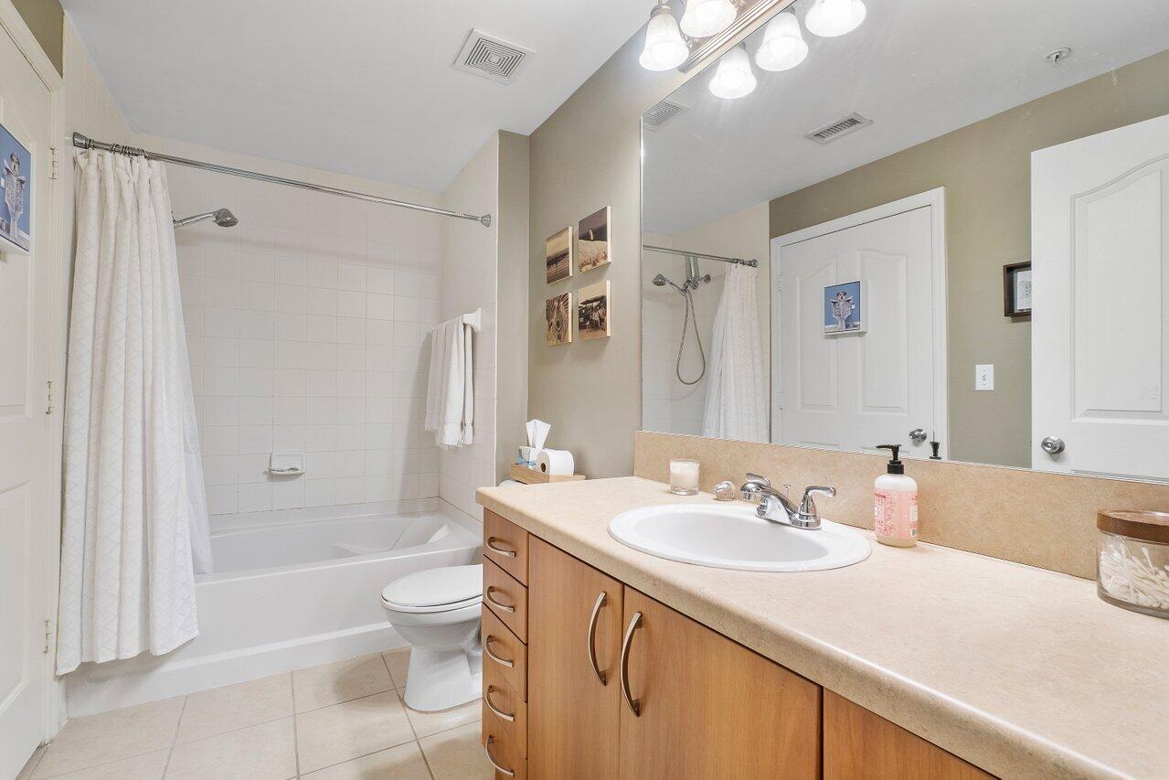 PINEAPPLE GROVE VILLAGE CONDO - Residential