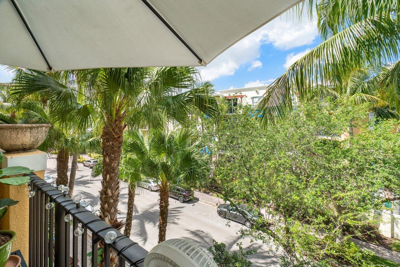 PINEAPPLE GROVE VILLAGE CONDO - Residential