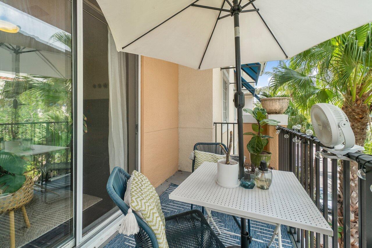 PINEAPPLE GROVE VILLAGE CONDO - Residential