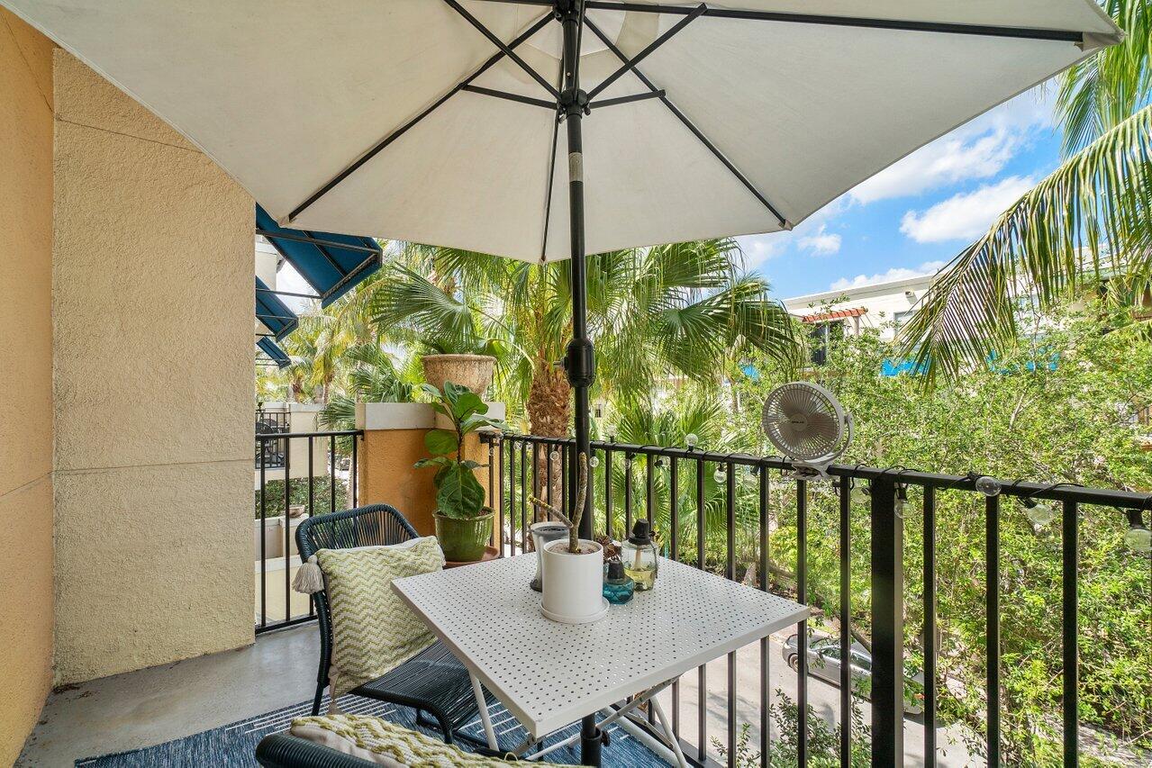 PINEAPPLE GROVE VILLAGE CONDO - Residential