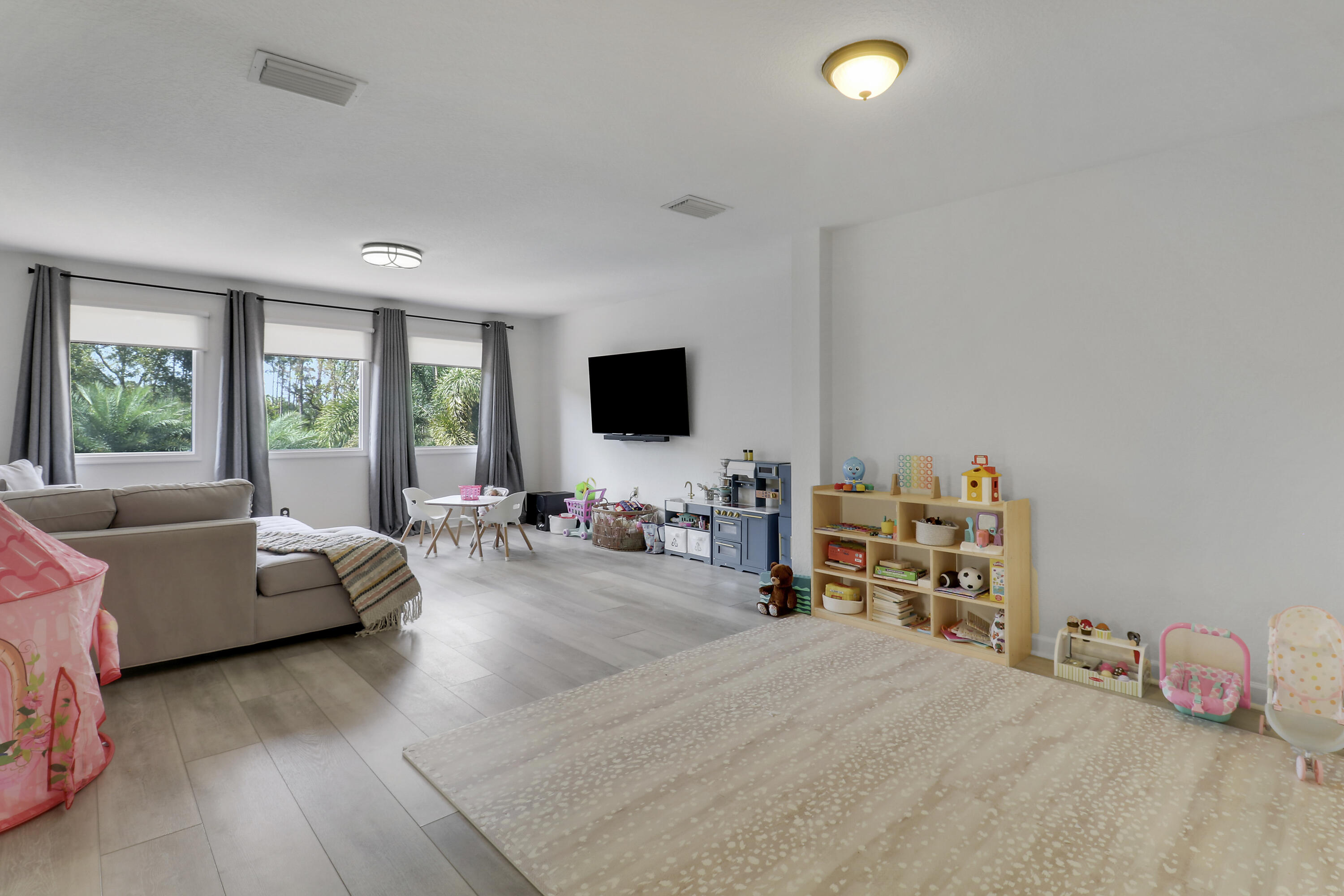 GABLES AT NORTHLAKE 1 - Residential