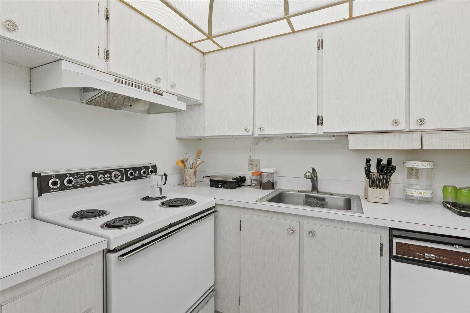 REGAL PALMS MAYFAIR CONDO - Residential