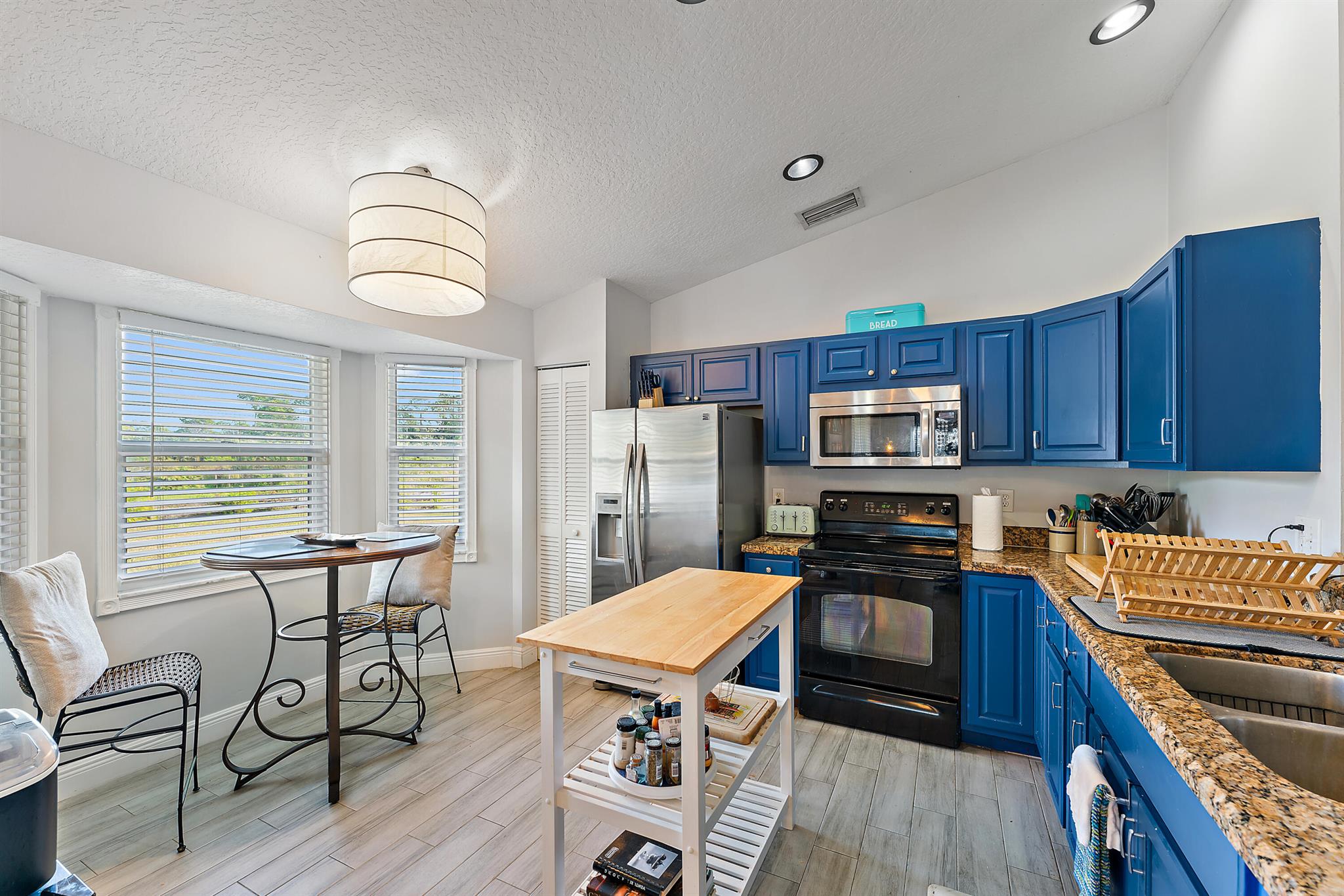 15362 94th Street N, Royal Palm Beach, FL, 33412/$579,900 4 15362 94th Street N