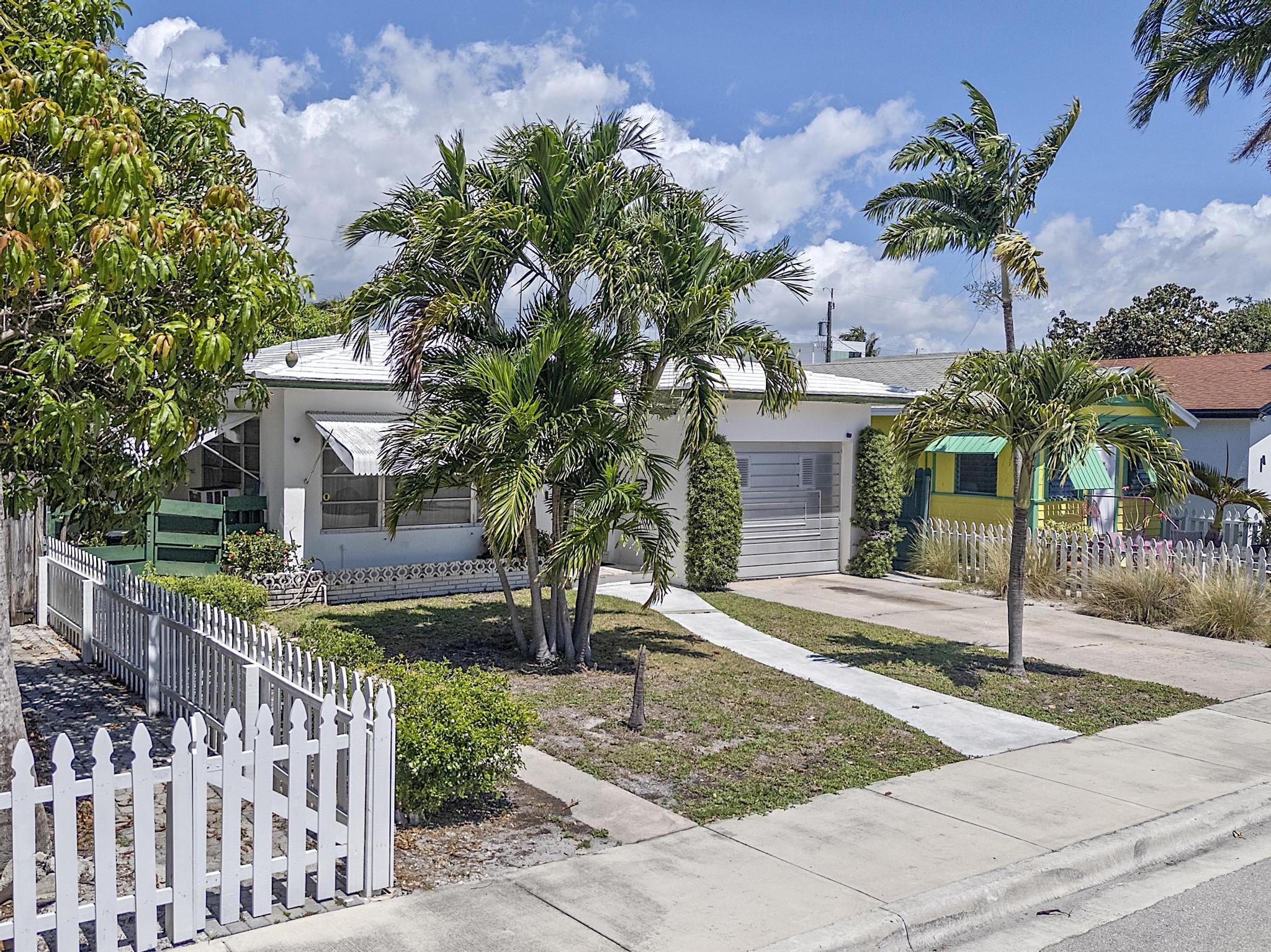 215 N M Street