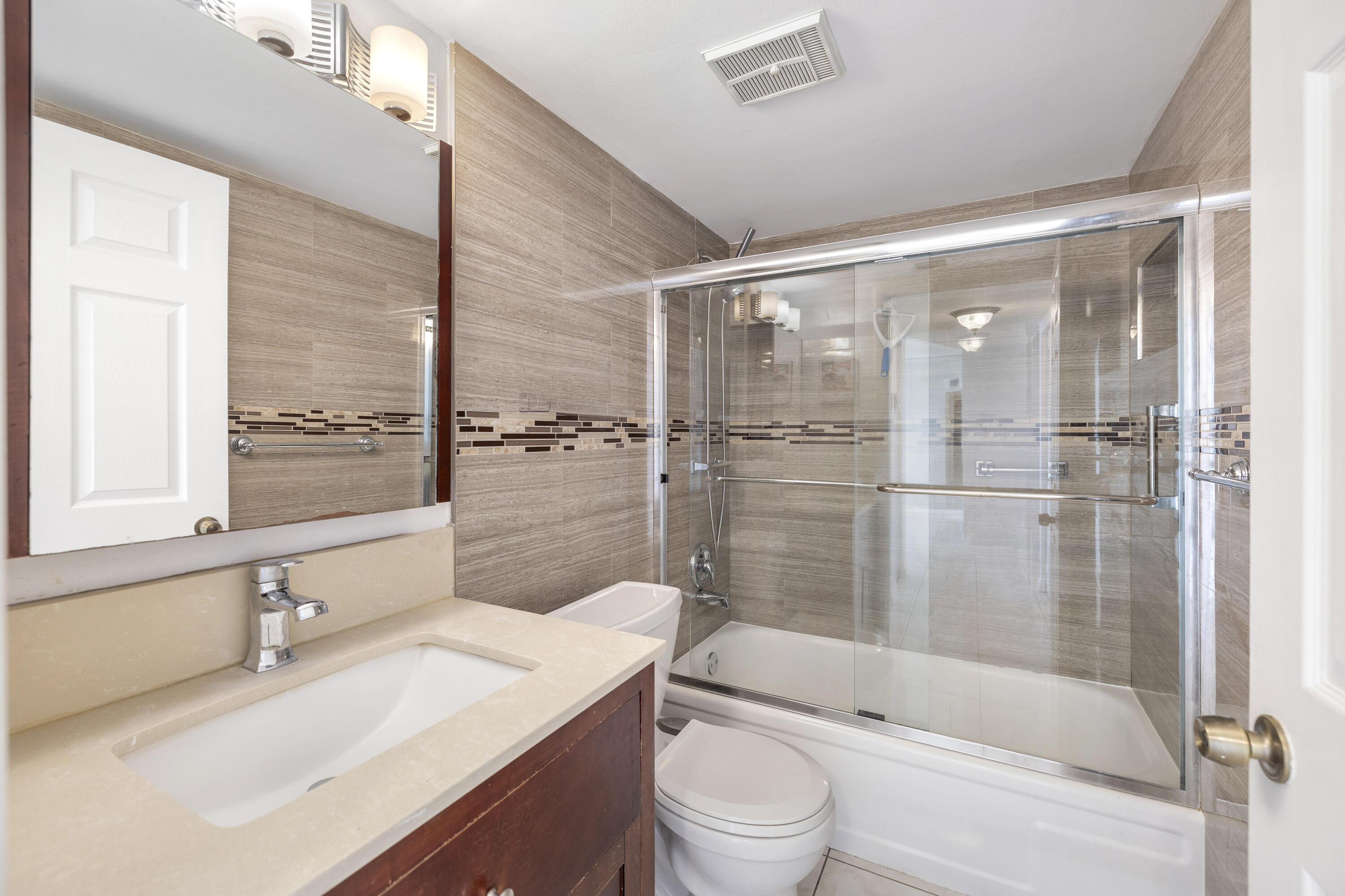 3 OF PALM SPRINGS 2 CONDO - Residential Lease