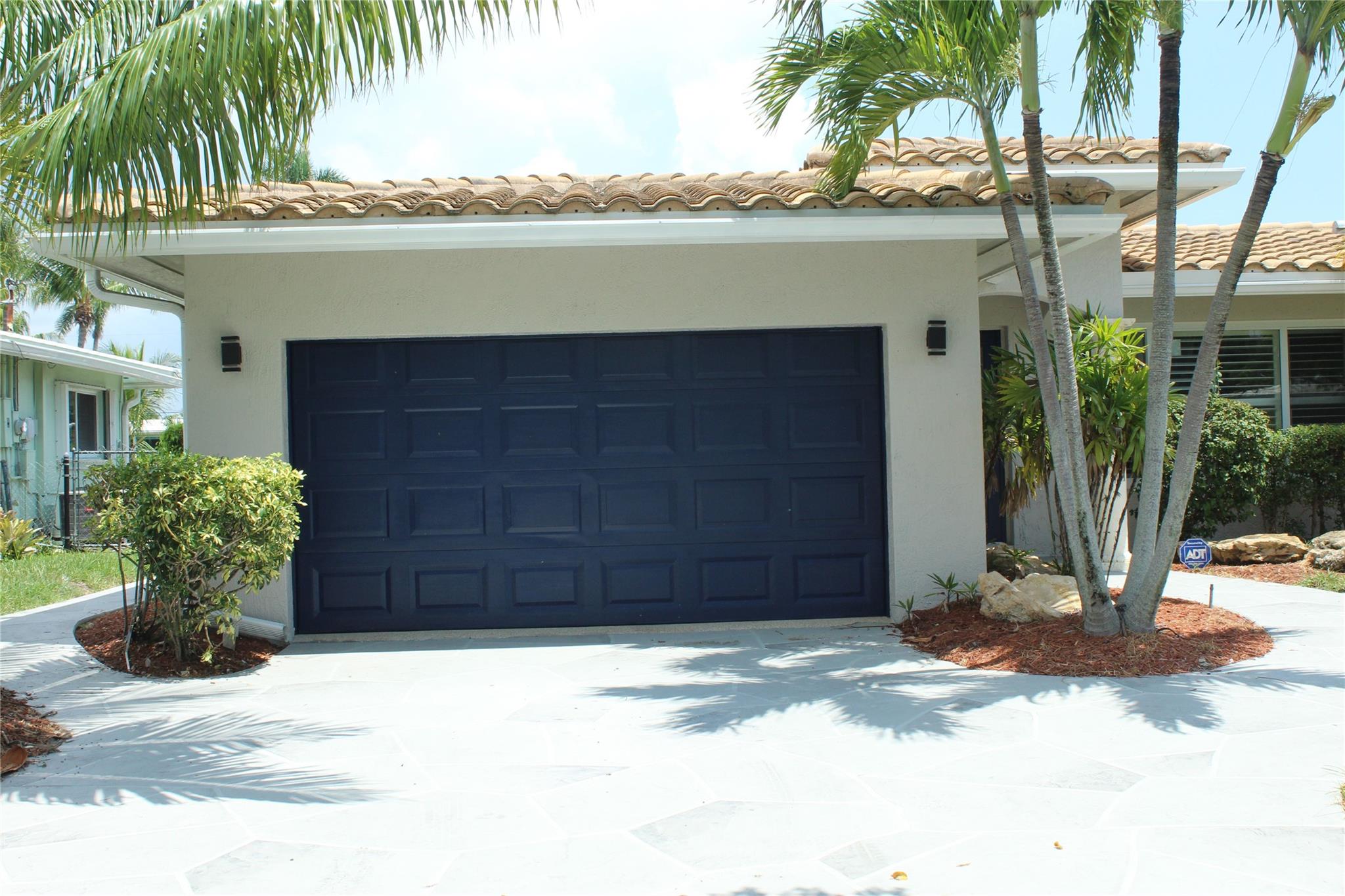 221 SE 10th St
