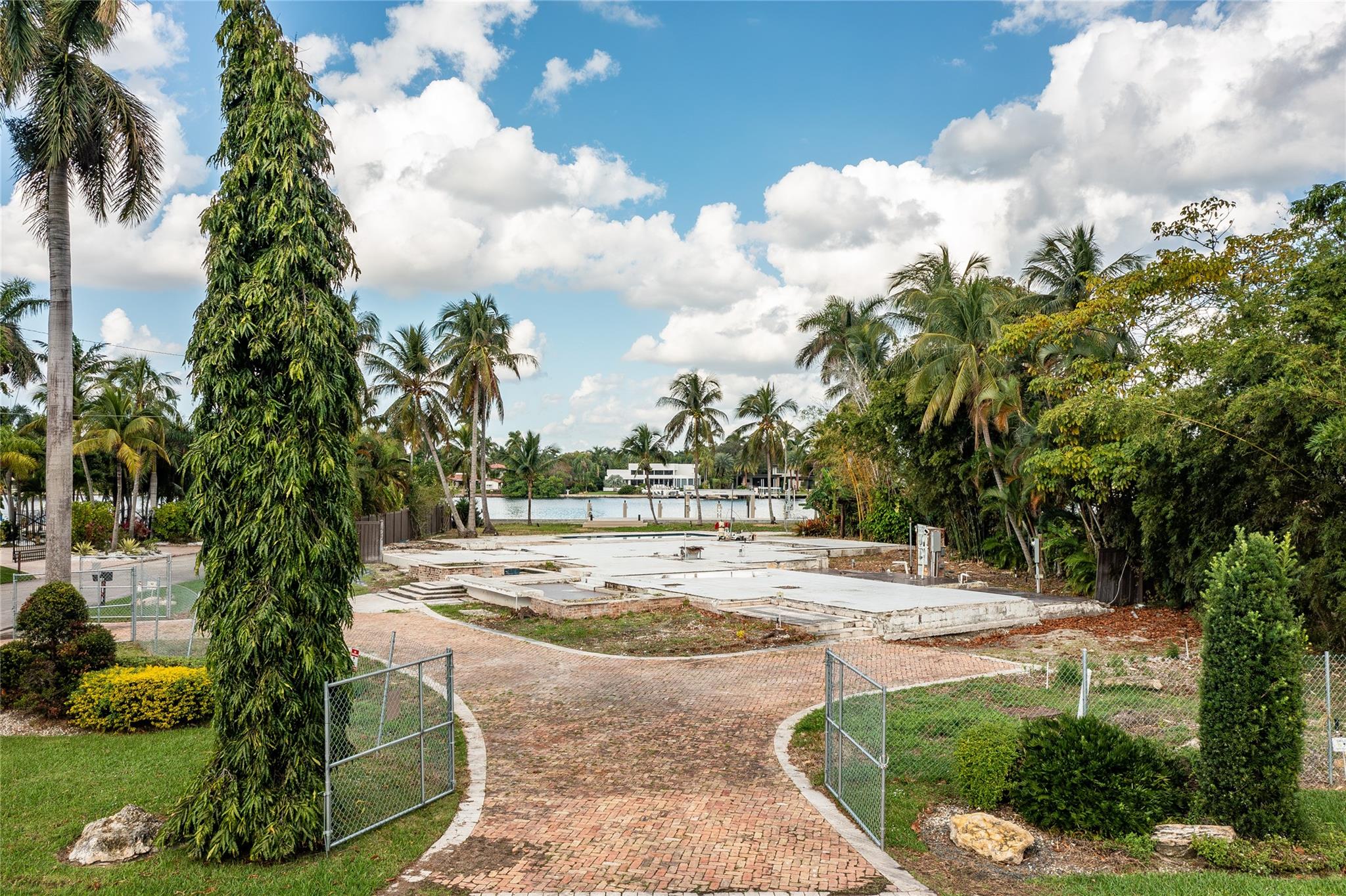 Hollywood Lakes Sec 1-32 - Land