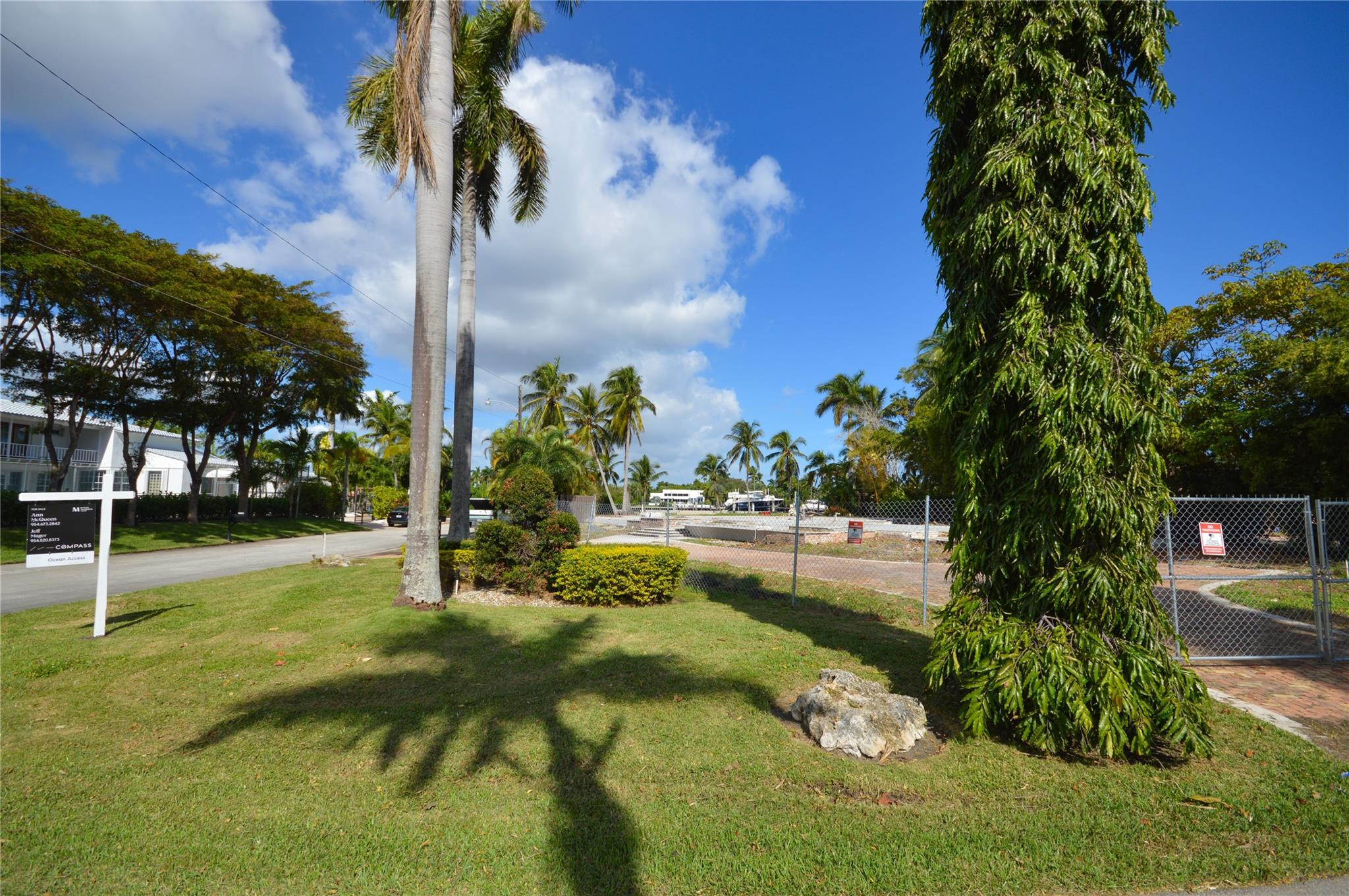 Hollywood Lakes Sec 1-32 - Land