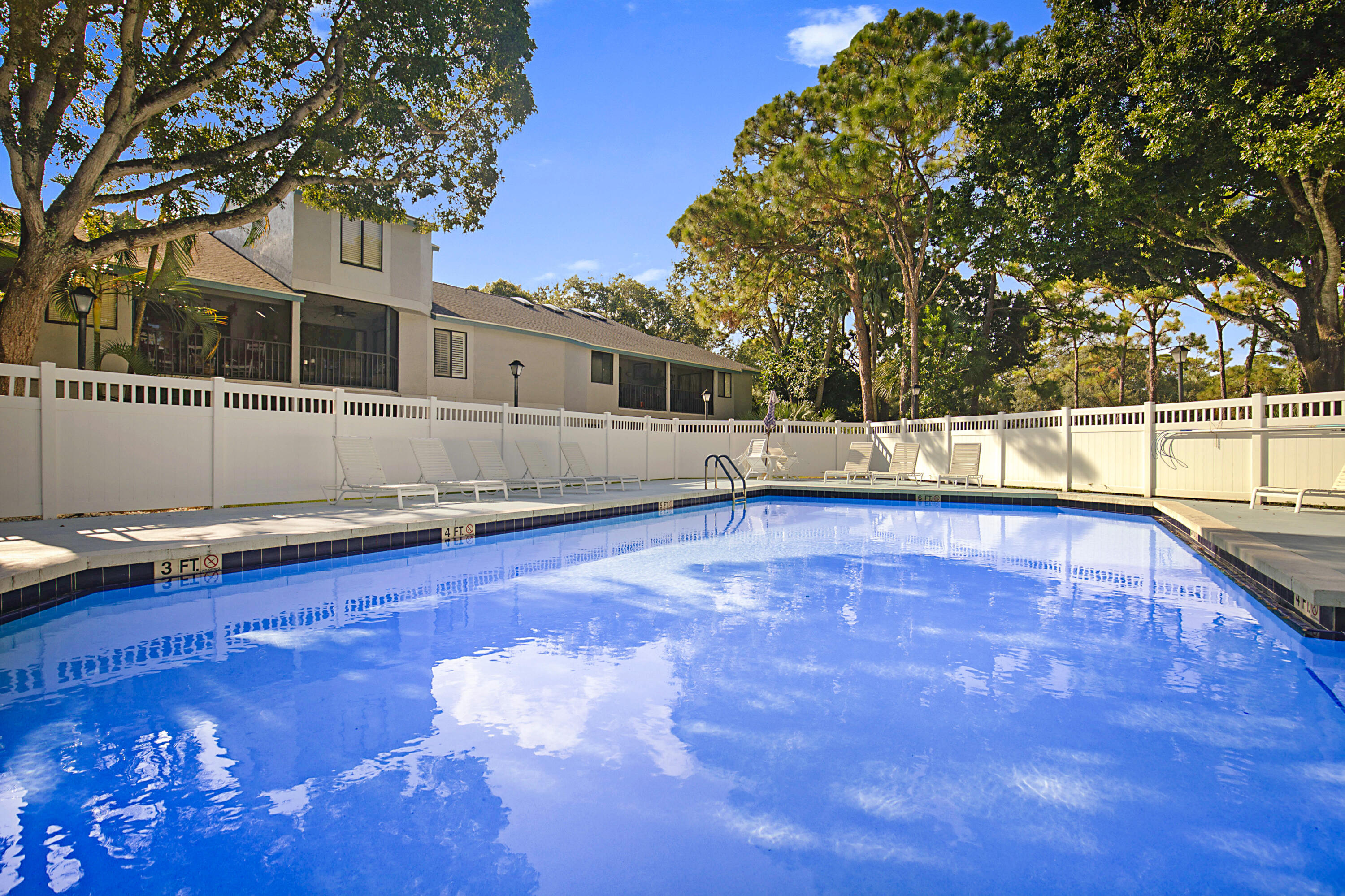 HARBOUR POINTE AT RIVER BRIDGE CONDO - Residential
