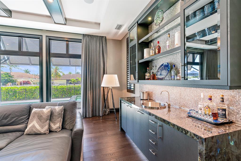 LIGHTHOUSE POINT - Residential