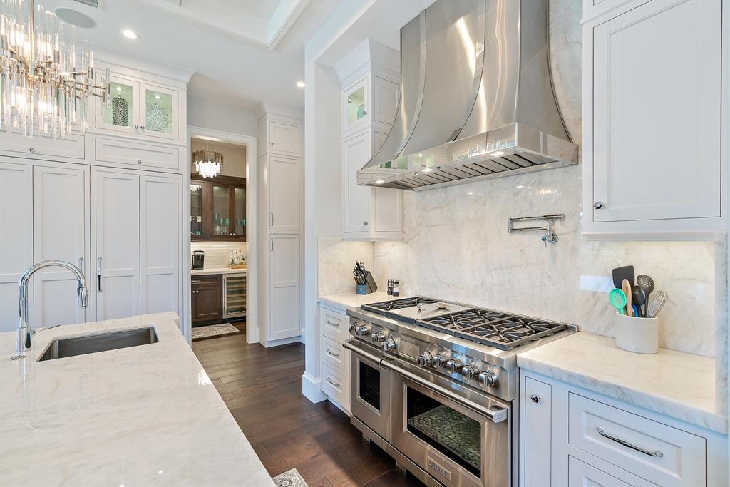 LIGHTHOUSE POINT - Residential