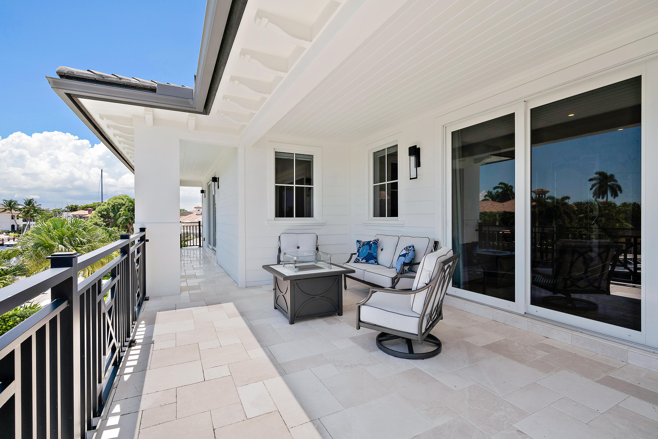 LIGHTHOUSE POINT - Residential