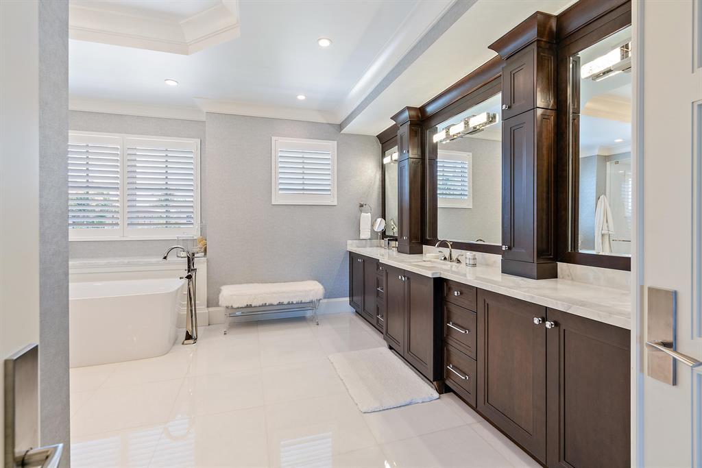 LIGHTHOUSE POINT - Residential