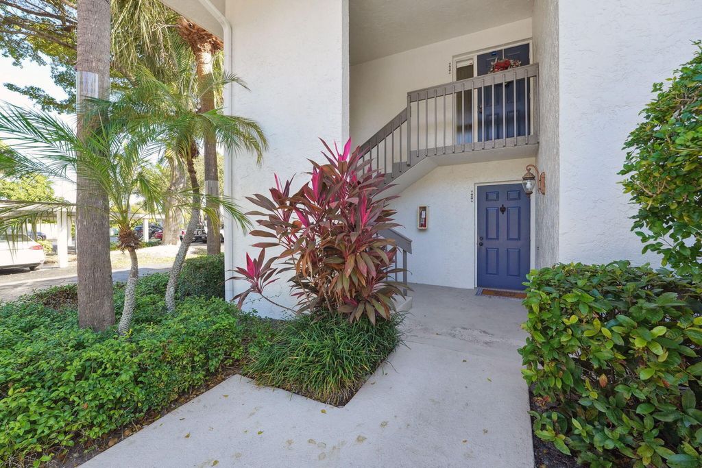 Photo of 100 Pelican Pointe Drive #101, Delray Beach, FL 33483 (MLS # B26025836)