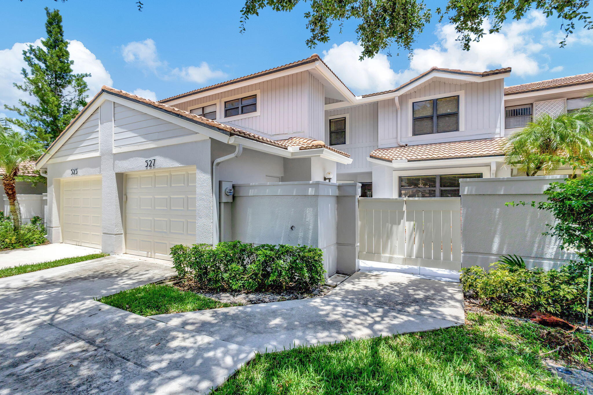 527 Prestwick Circle
