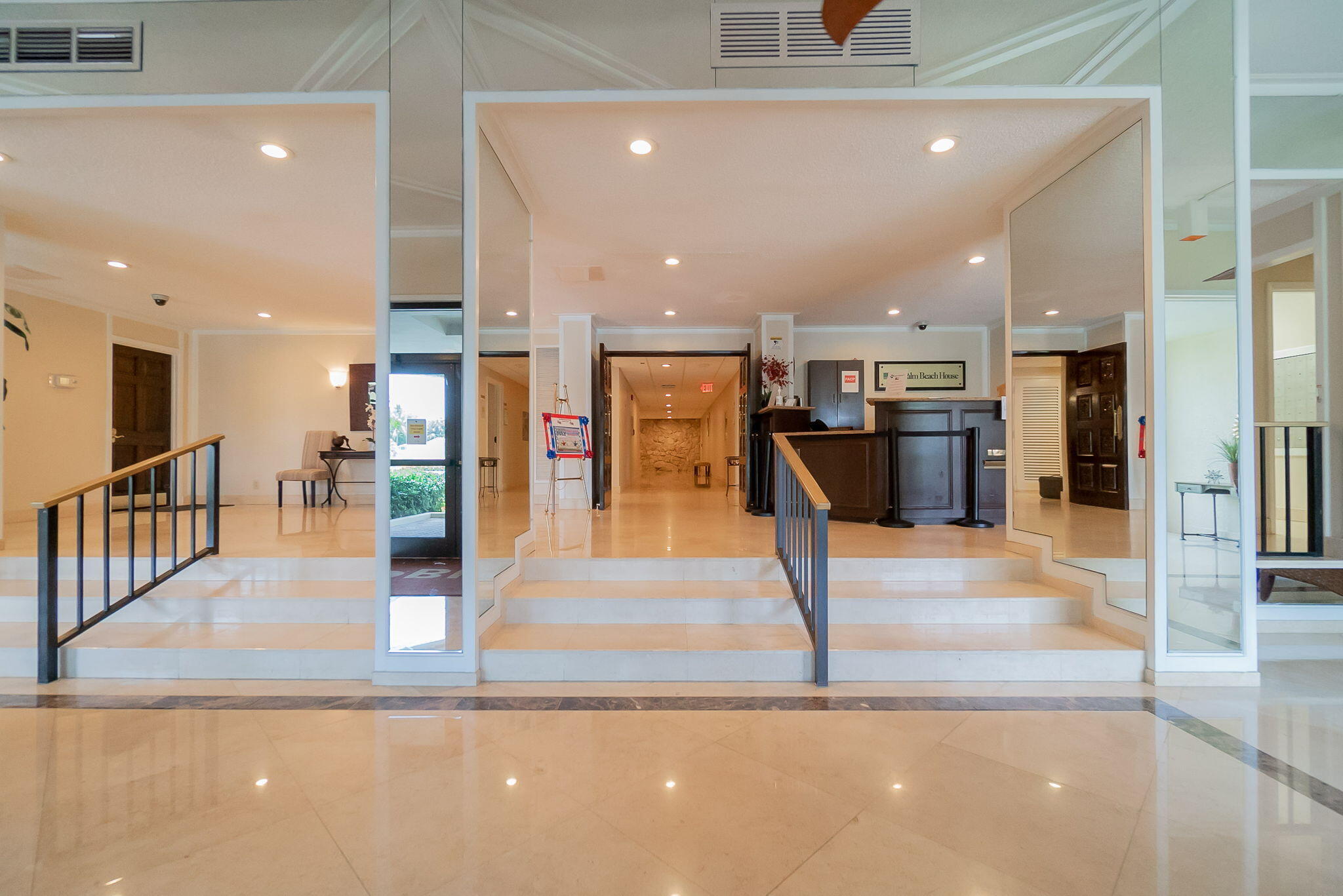 PALM BEACH HOUSE CONDO - Residential